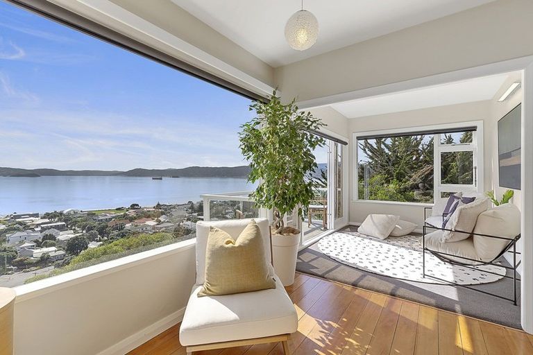 Photo of property in 11 Beacon Hill Road, Strathmore Park, Wellington, 6022