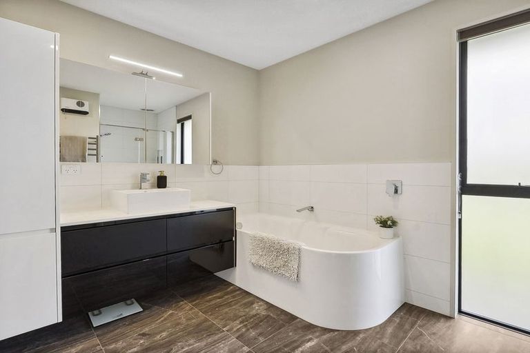 Photo of property in 47 Awa Toru Drive, Fairfield, Dunedin, 9018