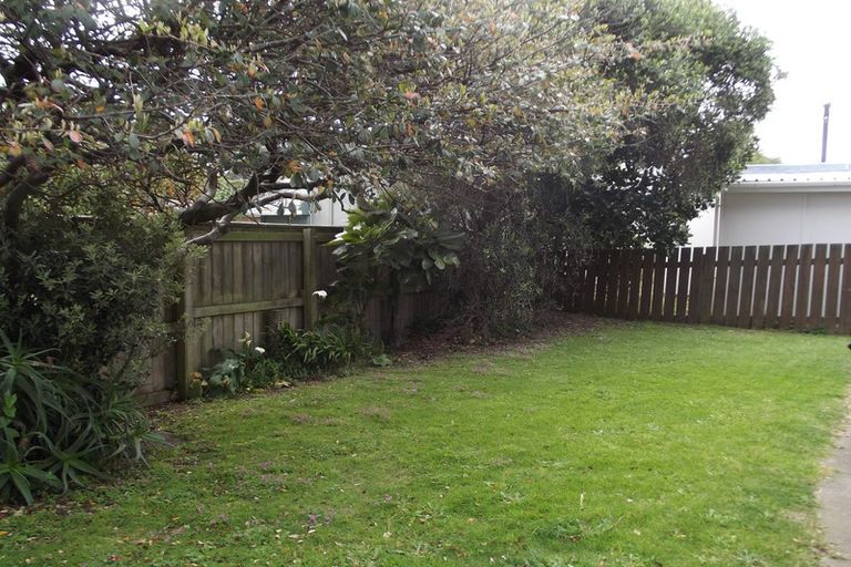 Photo of property in 8/218 Onepu Road, Lyall Bay, Wellington, 6022