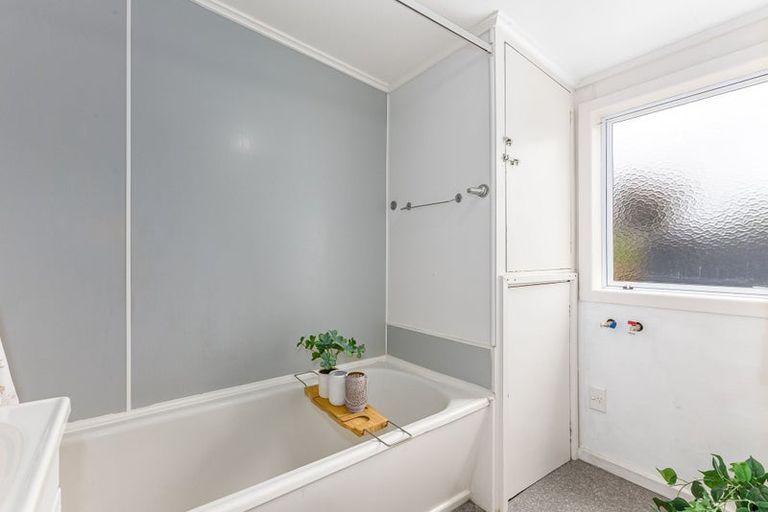 Photo of property in 27 Paremata Crescent, Paremata, Porirua, 5024