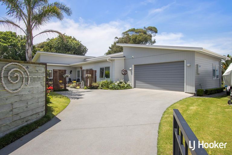 Photo of property in 14 Seafoam Place, Waihi Beach, 3611