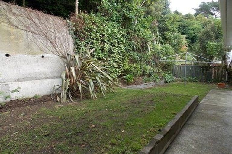 Photo of property in 15 Doris Gordon Crescent, Crofton Downs, Wellington, 6035