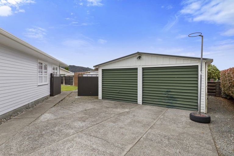 Photo of property in 15 Bonnie Glen Crescent, Ebdentown, Upper Hutt, 5018
