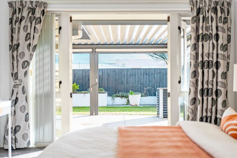 Photo of property in 112 Gayhurst Road, Dallington, Christchurch, 8061