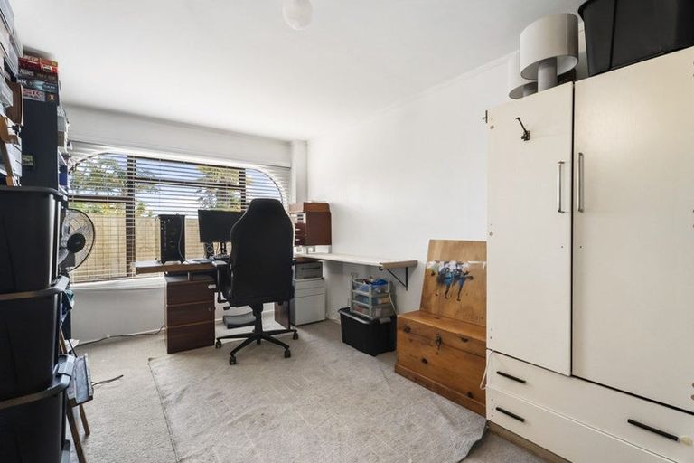 Photo of property in 1/64 Island Bay Road, Beach Haven, Auckland, 0626