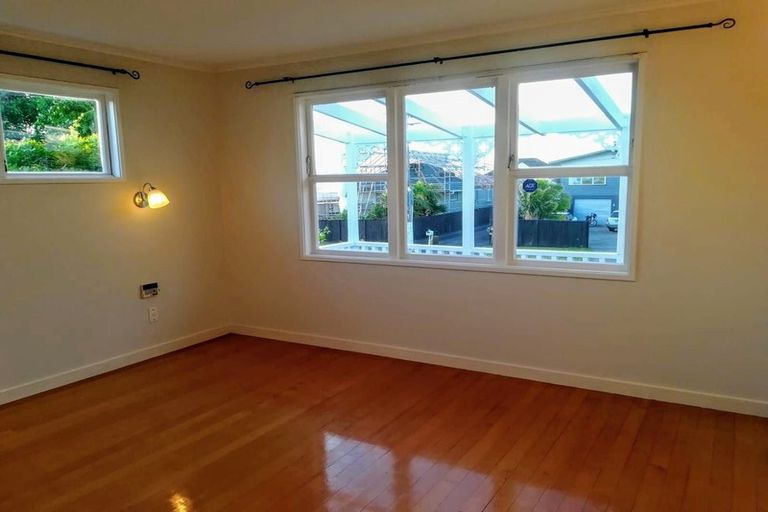 Photo of property in 2a Waller Avenue, Bucklands Beach, Auckland, 2012