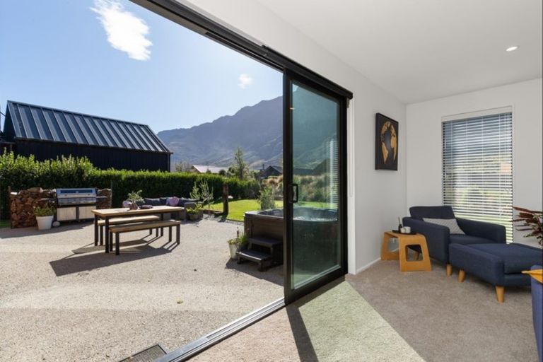 Photo of property in 1 Hovingham Court, Jacks Point, Queenstown, 9371