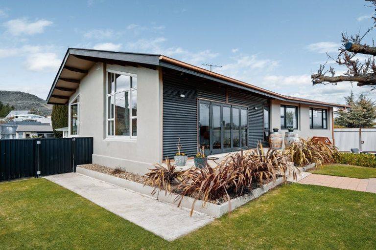 Photo of property in 2 Glencarron Street, Alexandra, 9320