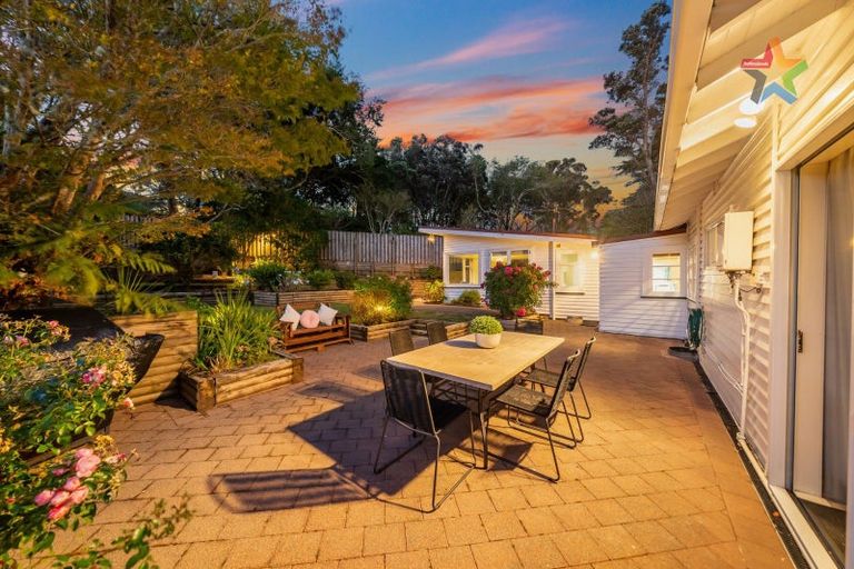 Photo of property in 52 Homewood Avenue, Karori, Wellington, 6012