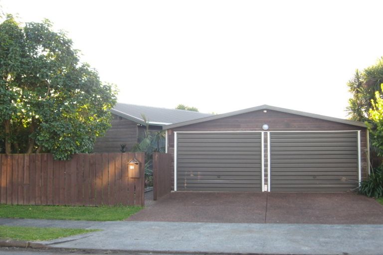 Photo of property in 25 Hadley Wood Drive, Wattle Downs, Auckland, 2103