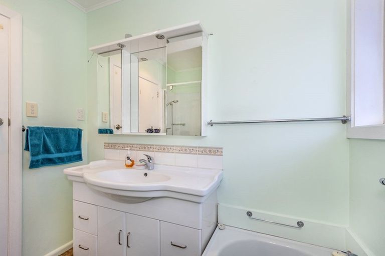 Photo of property in 35 Farnborough Street, Aranui, Christchurch, 8061