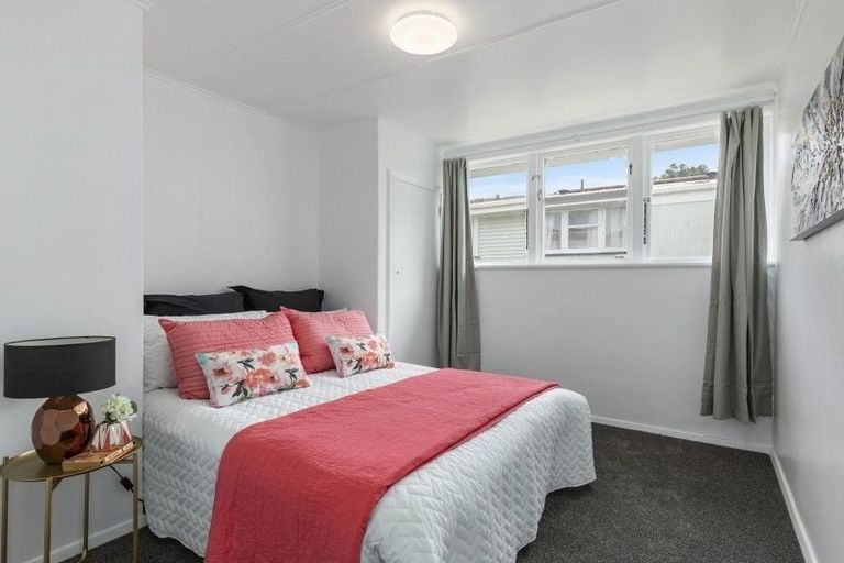 Photo of property in 35 Hanson Grove, Stokes Valley, Lower Hutt, 5019