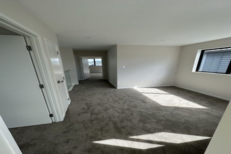 Photo of property in 16 Pohewa Road, Silverdale, 0932