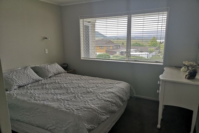 Photo of property in 3a Leo Place, Kawaha Point, Rotorua, 3010