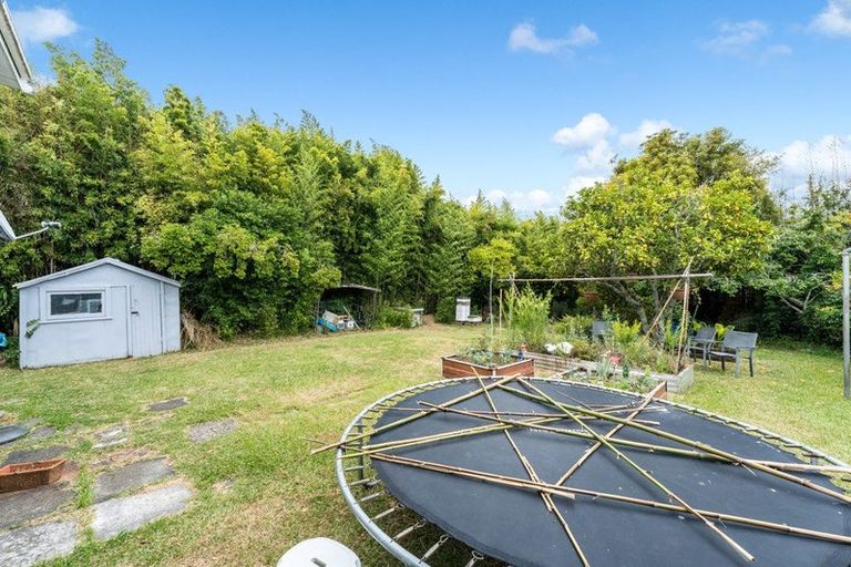 Photo of property in 64 Sylvan Crescent, Te Atatu South, Auckland, 0610