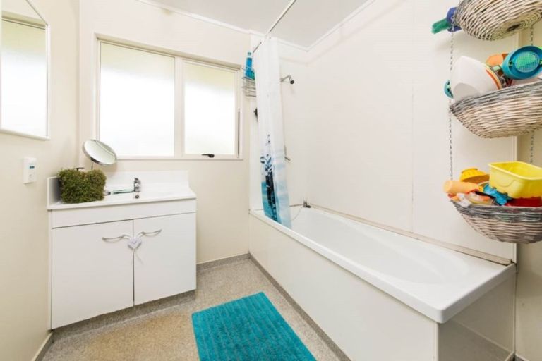 Photo of property in 16 Legacy Drive, Henderson, Auckland, 0612