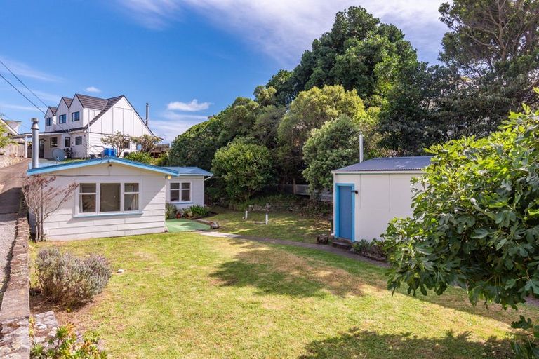 Photo of property in 93 Wellington Road, Paekakariki, 5034