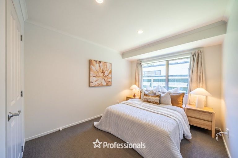 Photo of property in 24 Aragon Grove, Kingsley Heights, Upper Hutt, 5018