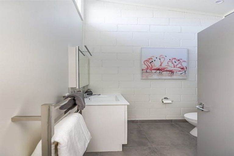 Photo of property in 6b Rewa Terrace, Tawa, Wellington, 5028