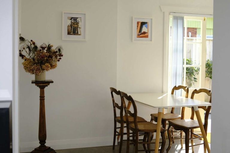 Photo of property in 339c Devon Street West, New Plymouth, 4310