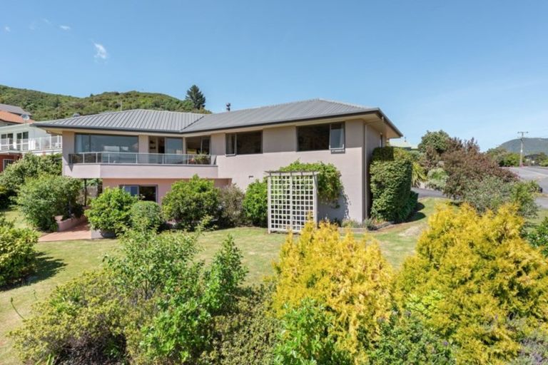 Photo of property in 68 Moana View Road, Waikawa, Picton, 7220
