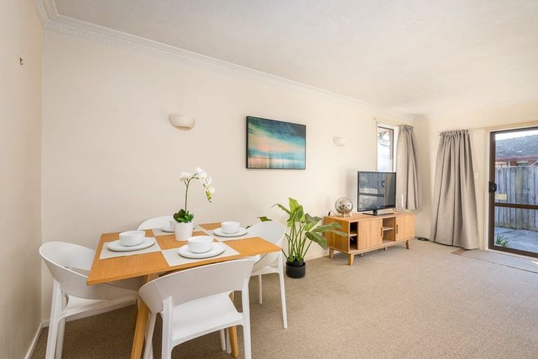 Photo of property in 2/26 Mauger Drive, Heathcote Valley, Christchurch, 8022