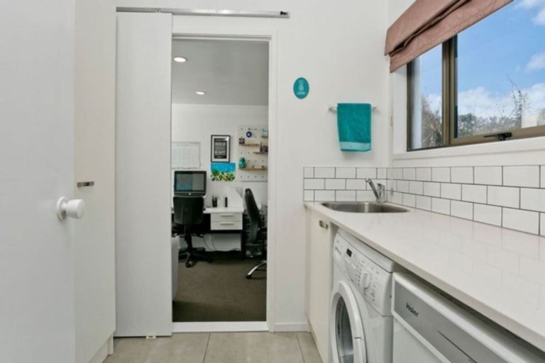 Photo of property in 2/7 Wilkinson Way, Browns Bay, Auckland, 0630