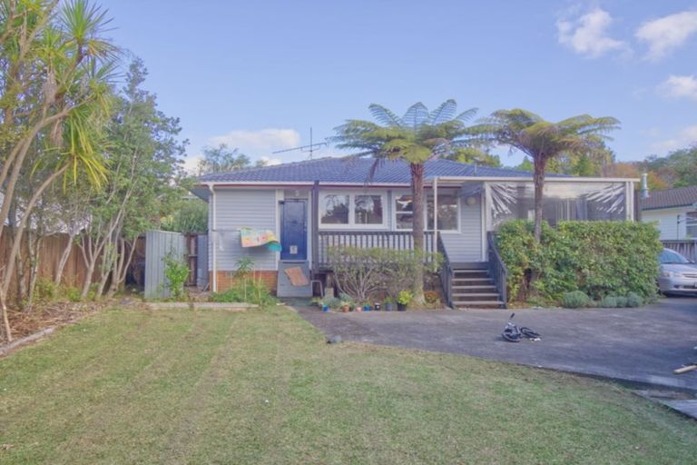 Photo of property in 5 Pendlebury Street, Green Bay, Auckland, 0604
