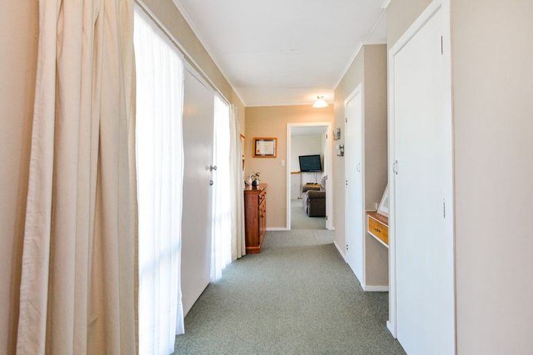 Photo of property in 38 Folkestone Drive, Flaxmere, Hastings, 4120