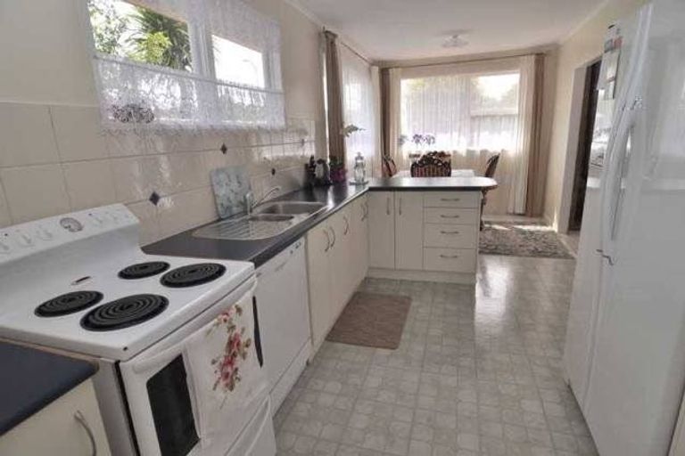 Photo of property in 34 Riverpark Crescent, Henderson, Auckland, 0610