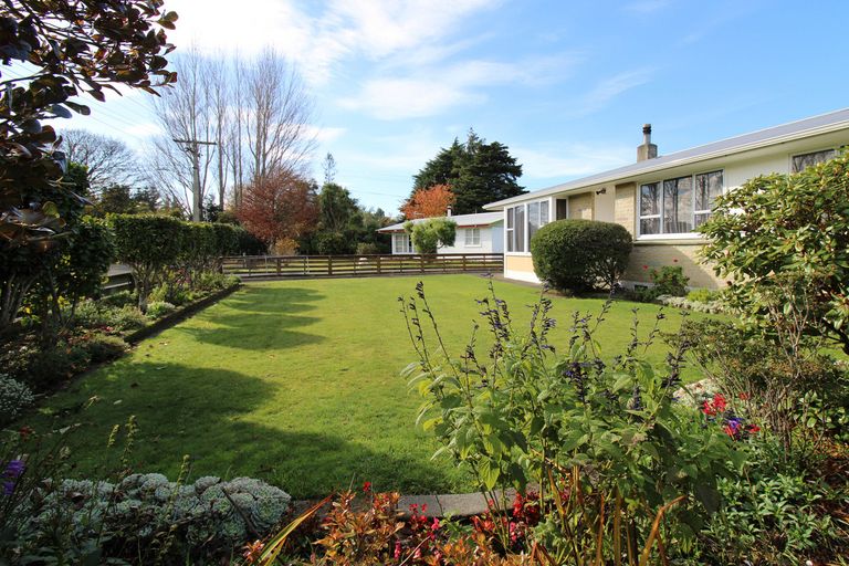 Photo of property in 4 Hughan Place, Carterton, 5713