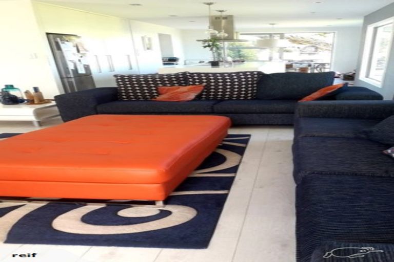 Photo of property in 30c Wade River Road, Stanmore Bay, Whangaparaoa, 0932