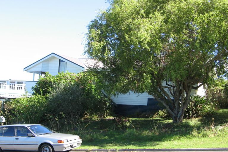 Photo of property in 8 Sumich Place, West Harbour, Auckland, 0618