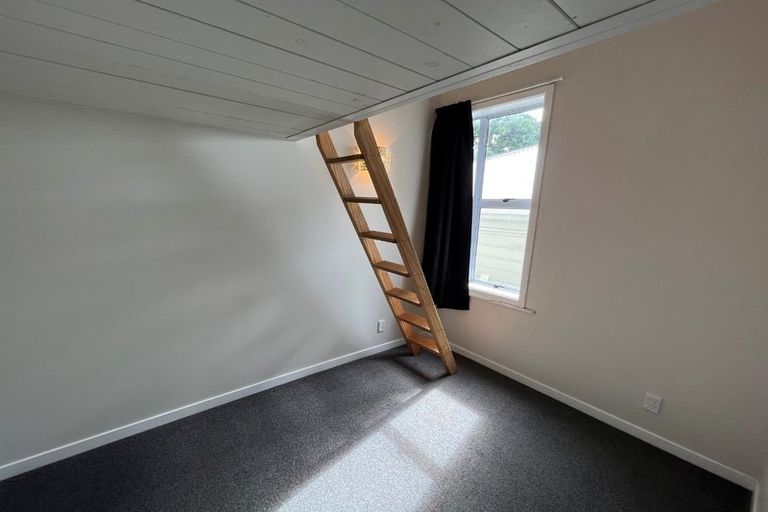 Photo of property in 62 Kelburn Parade, Kelburn, Wellington, 6012