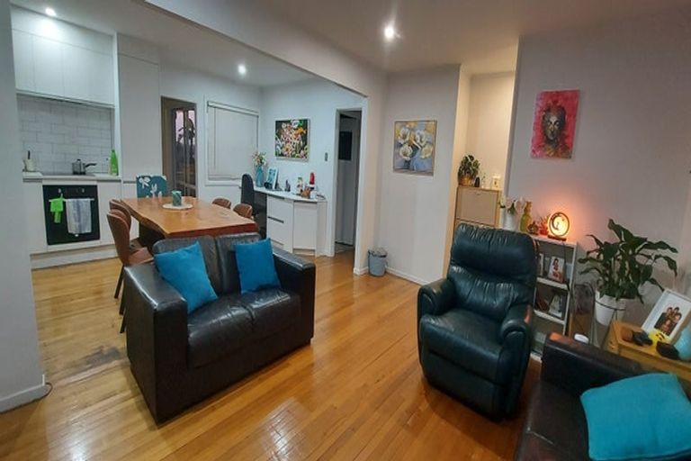 Photo of property in 4 Paton Avenue, Te Atatu South, Auckland, 0610