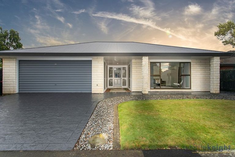 Photo of property in 90 Regency Crescent, Redwood, Christchurch, 8051