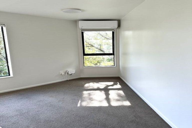 Photo of property in 6 Gill Road, Lowry Bay, Lower Hutt, 5013
