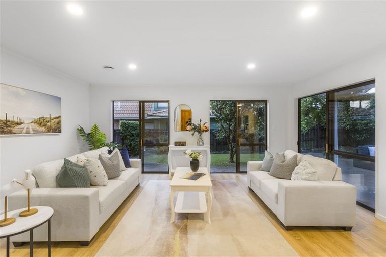 Photo of property in 1/13 Pinewood Grove, Botany Downs, Auckland, 2010