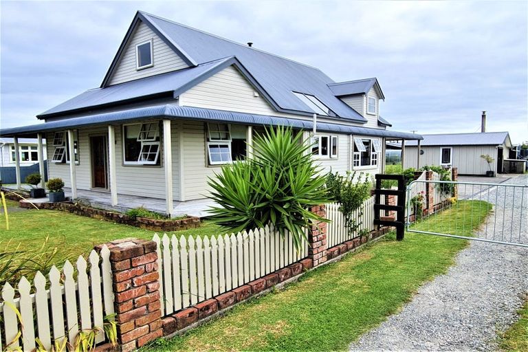 Photo of property in 6 Romilly Street, Westport, 7825