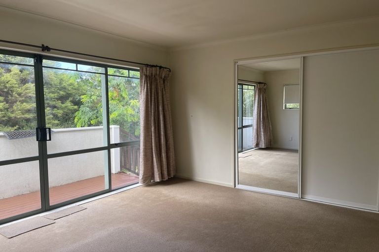 Photo of property in 14 Cayman Place, Unsworth Heights, Auckland, 0632