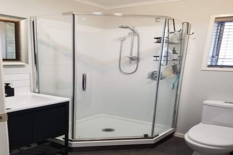 Photo of property in 1/2 Palm Court Drive, Glen Eden, Auckland, 0602