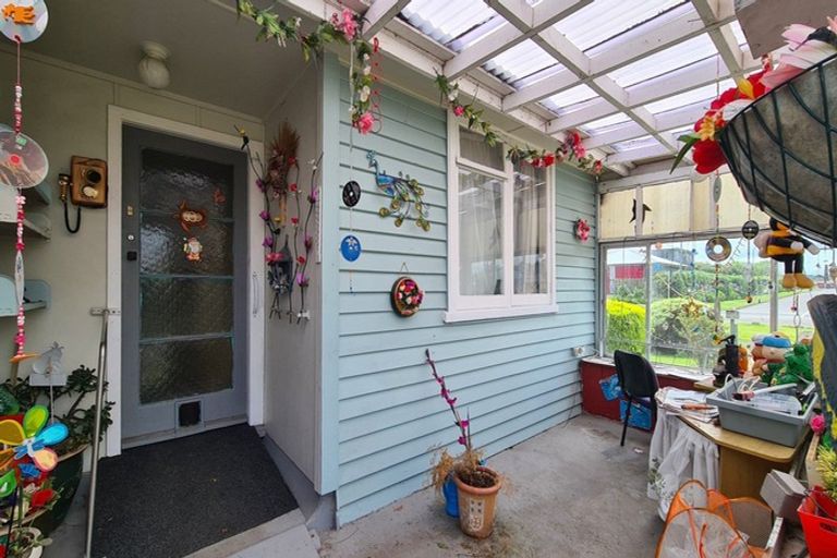 Photo of property in 24 Whitcombe Road, Opunake, 4616