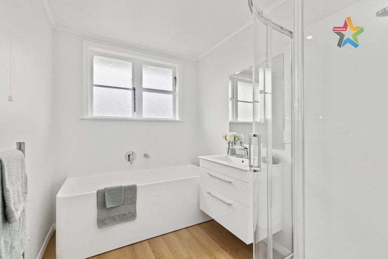 Photo of property in 306a Oxford Terrace, Avalon, Lower Hutt, 5011