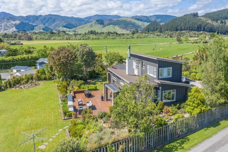 Photo of property in 205 Muhunoa Road East, Ohau, Levin, 5570