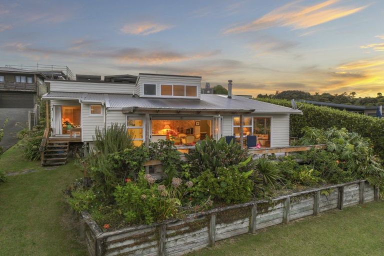 Photo of property in 8a Wairahi Road, Langs Beach, Waipu, 0582
