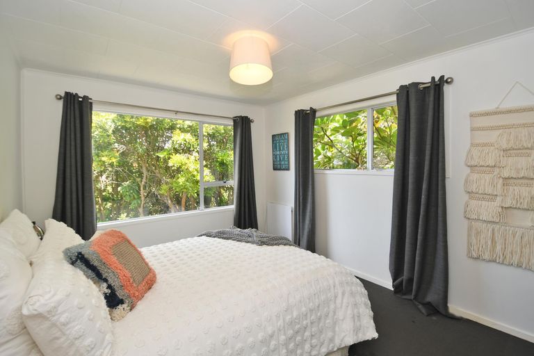 Photo of property in 17 Wonderview Road, Leigh, 0985