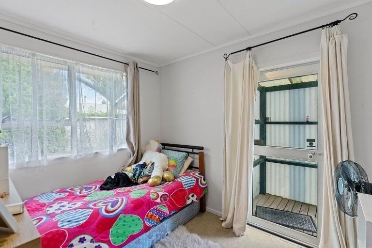 Photo of property in 6 Colenso Place, Otaki Beach, Otaki, 5512