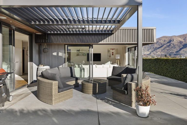 Photo of property in 35 Kirimoko Crescent, Wanaka, 9305