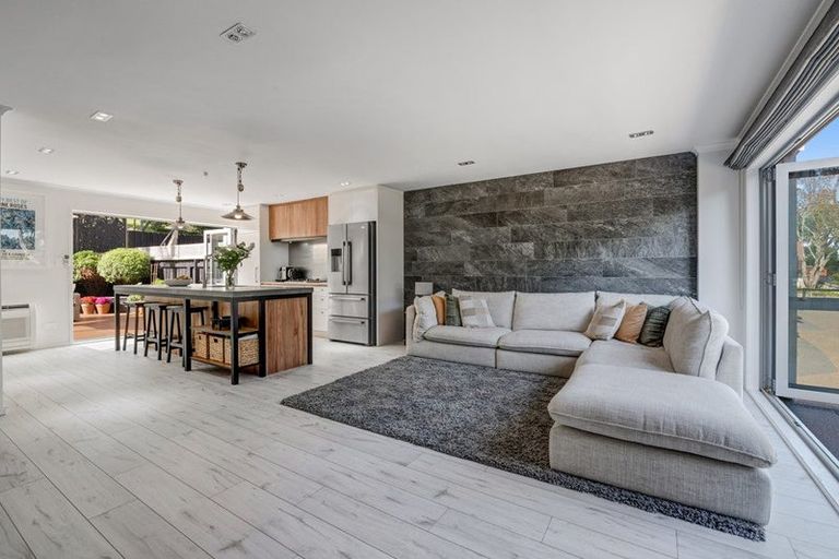 Photo of property in 4/13 Kaihu Street, Northcote, Auckland, 0627