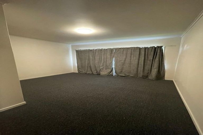 Photo of property in 1/37 Clevedon Road, Papakura, 2110